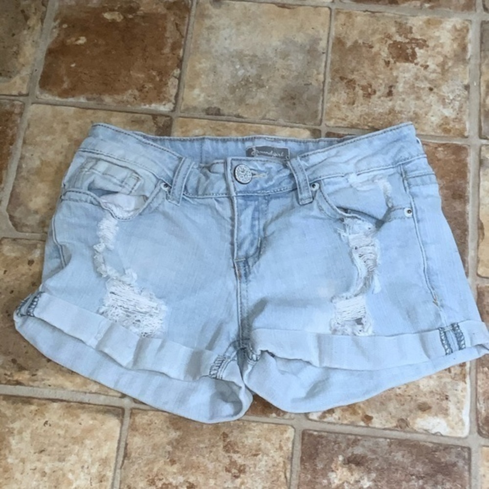 Soundgirl Light Washed Distressed Mid-Rise 2” Inseam Jean Shorts 7Jr.